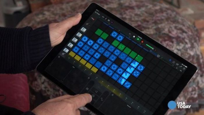 Apple's GarageBand updated for DJ in all of us