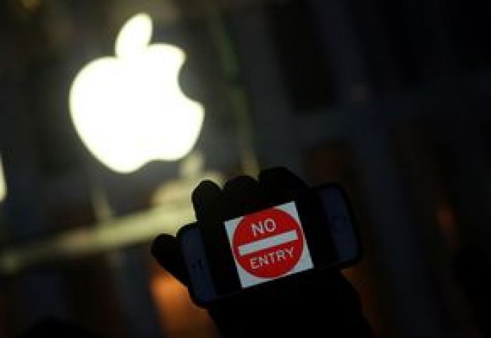3 other hacks FBI could use on killer's iPhone besides an Apple key